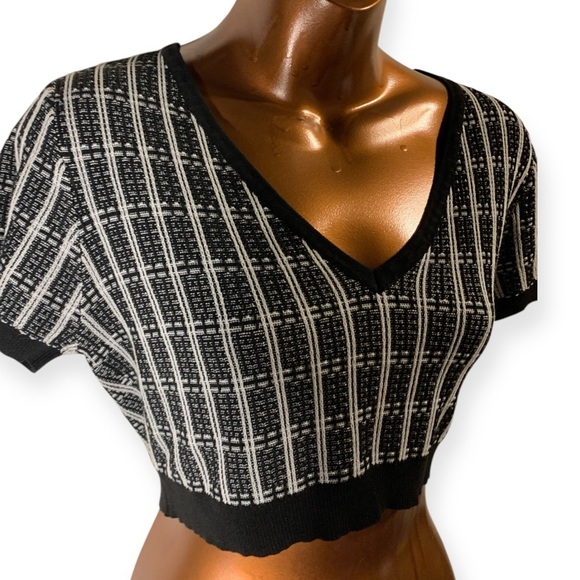 SHEIN Black and White Checkered Crop Top - Picture 3 of 5